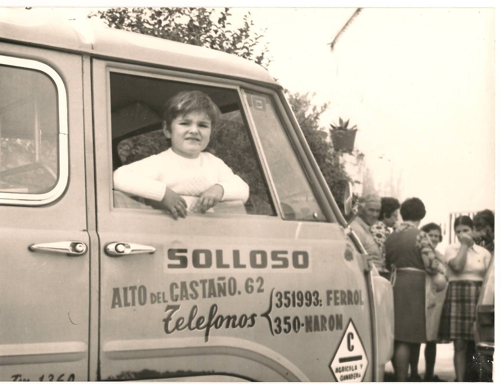 Javier Solloso Blanco en la furgoneta de Solloso, año de 1970