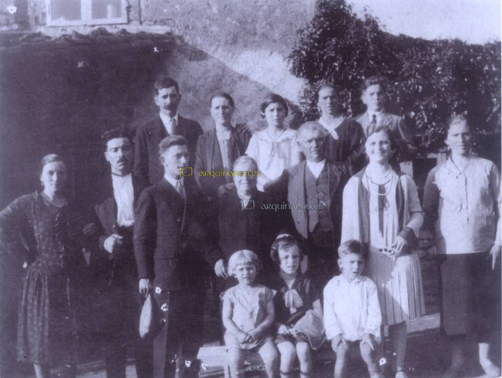1928-1929. Familia Calvo. Lugar de Mosteiro. Pedroso.