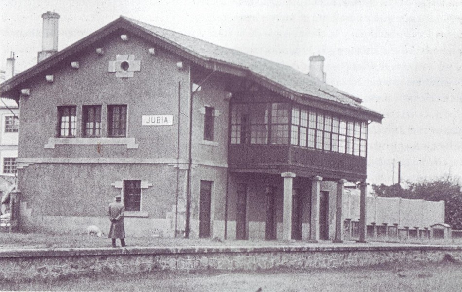 Estación de Xuvia no ano 1933, poucos anos despois da súa construción.